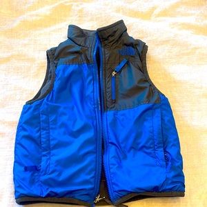 The North Face boys reversible puffer/polartec vest-Royal blue/gray size xxs/5